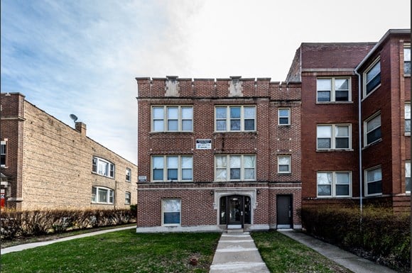 Chicago Apartments for rent in Grand Crossing | 7145 S Indiana